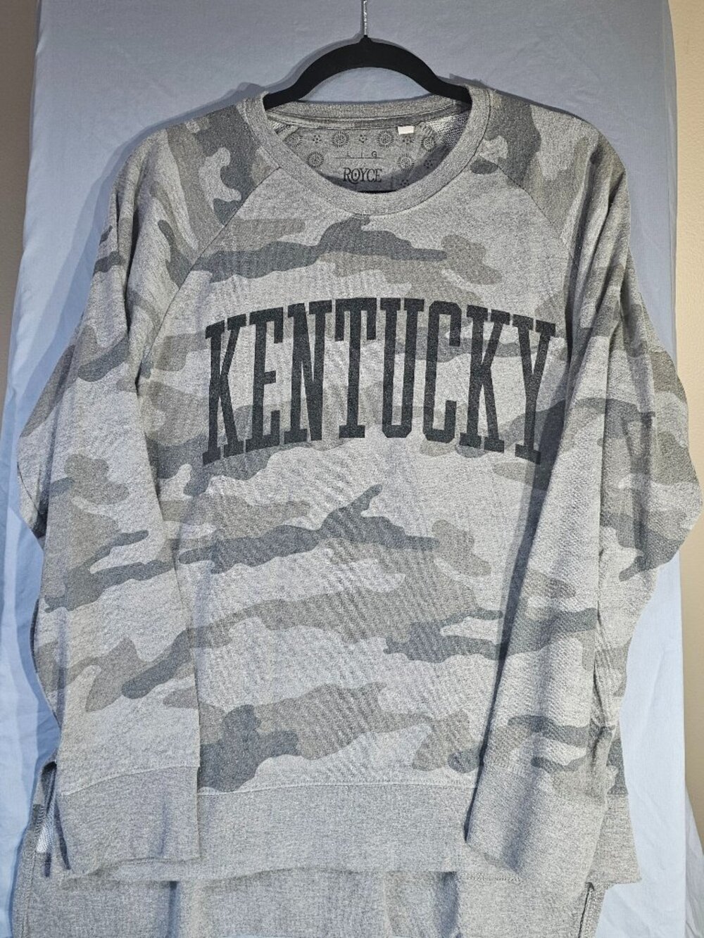 Royce Kentucky Wildcats Camo Sweatshirt Top Womens Large Gray Hi-Low Hem